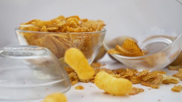 Potato Chips Rotating Glass Bowl Potato Chips Turning Slowly — Stock Video