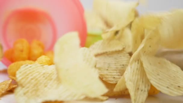 Batatas Fritas Vidro Rotativo Tigela Batatas Fritas Girando Lentamente — Vídeo de Stock