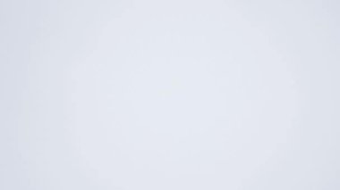 Büyük miktarda badem düşer..