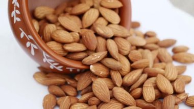 Badem fındıklı makro arkaplan dokusu. Badem fıstıkları yakın çekim dönüşümlü.