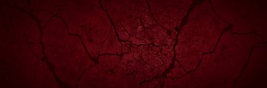 Kırmızı grunge arka planı. Çatlaklarla dolu taştan bir zemin. Çatlak beton yüzey dokusu olan koyu kırmızı grunge pankartı..