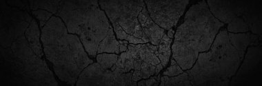 Siyah beyaz arka plan. Grunge 'un geçmişi. Siyah taş arka planda çatlaklar. Çatlak beton yüzey dokusu olan koyu gri grunge pankartı. Çatallı eski beton duvar.