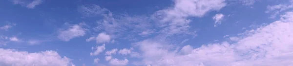 Панорамний Вид Небо Блакитне Небо Білими Хмарами Абстрактний Фон Неба — стокове фото