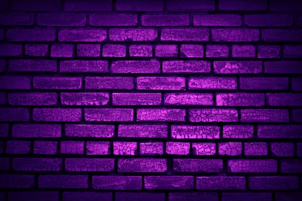 Neonowe Światło Starej Ceglanej Ścianie Fioletowe Podłoże Grunge Efekt Świetlny — Zdjęcie stockowe