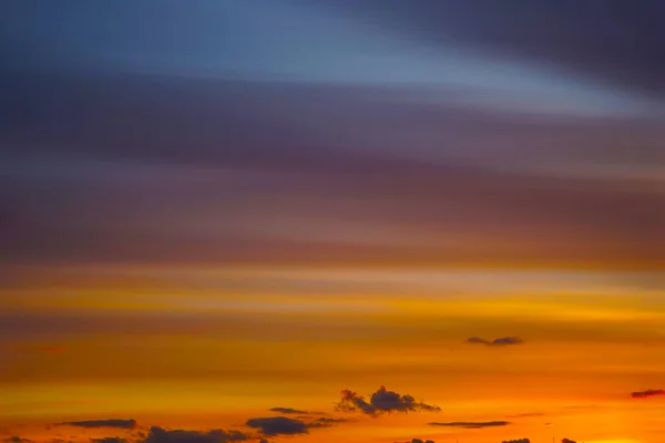 Ciel Bleu Avec Nuages Coucher Soleil Coucher Soleil Doré Orange — Photo