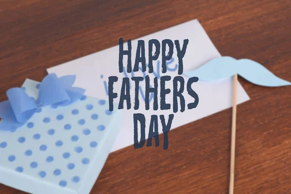 Boldog Apák Napja Üdvözlőlap Fénykép Bódé Kellékek Bajusz Ajándék Doboz — Stock Fotó