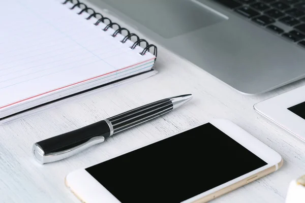 Mesa Escritorio Oficina Con Computadora Suministros Concepto Empresarial — Foto de Stock