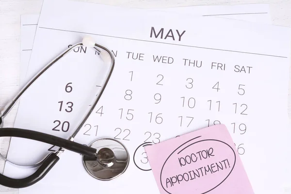 Estetoscopio Página Del Calendario Concepto Examen Médico Regular — Foto de Stock