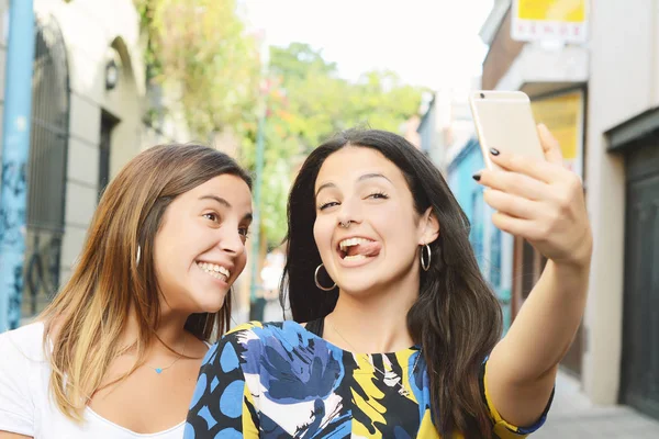 Two Beautiful Young Women Making Selfie Grimacing Lifestyle Friendship Concepts — Stock Photo, Image