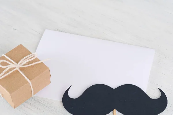 Photo Stand Moustache Boîte Cadeau Avec Vide Happy Fathers Day — Photo