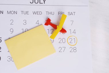 Yaz takvim programı, oyuncak uçak ile. Seyahat, turizm, tatil kavramı.