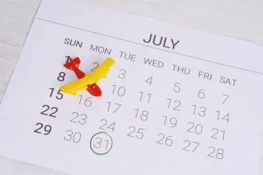 Yaz takvim programı, oyuncak uçak ile. Seyahat, turizm, tatil kavramı.