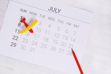 Yaz takvim programı, oyuncak uçak ile. Seyahat, turizm, tatil kavramı.