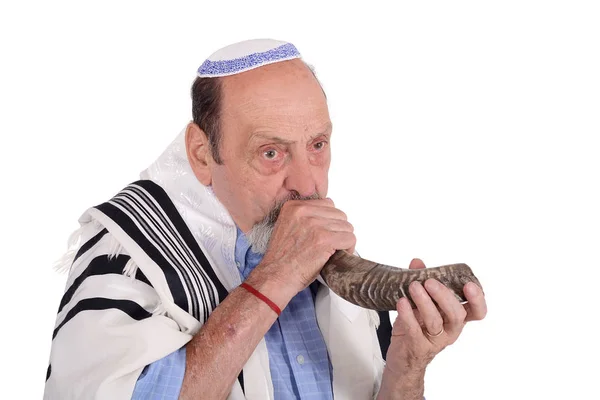 Hombre Judío Anciano Tocando Cuerno Shofar Para Fiesta Año Nuevo — Foto de Stock