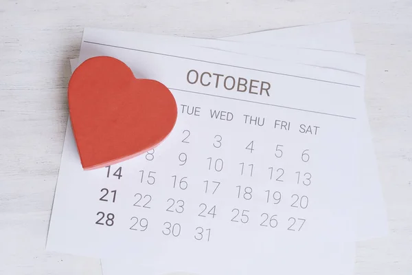 ギフト ボックス心カレンダーです 愛の概念 — ストック写真