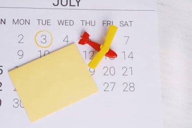 Yaz takvim programı, oyuncak uçak ile. Seyahat, turizm, tatil kavramı.