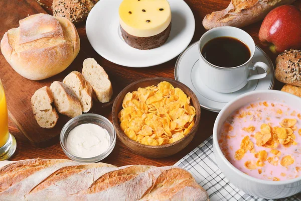 トースト コーヒー チーズ クリームのクローズ アップ 朝食コンセプト — ストック写真