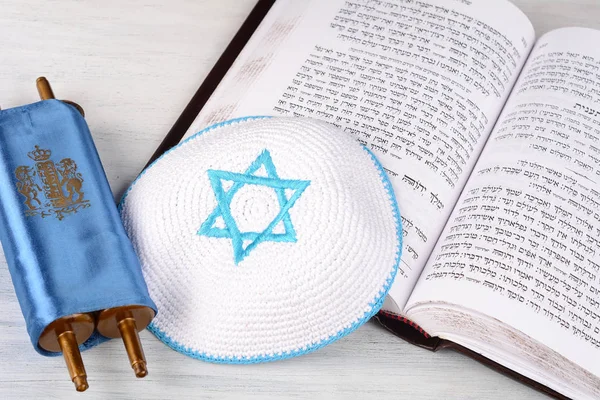 Kippah 在木制背景下的律法 犹太宗教概念 — 图库照片