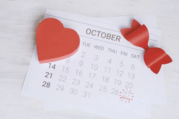 Kalender Met Geschenk Doos Hart Datum Liefde Concept — Stockfoto