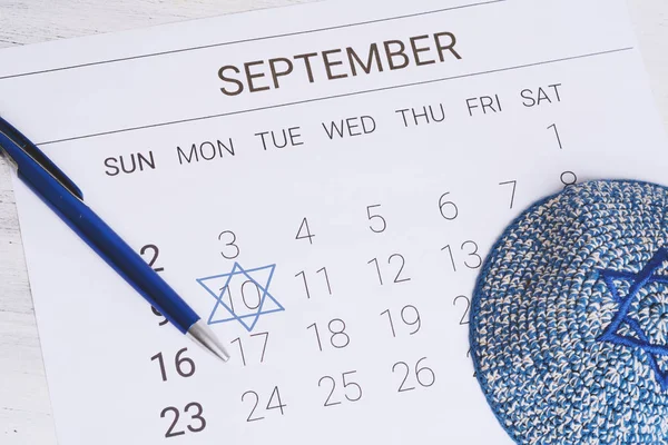 Calendario Con Kippah Calendario Con Fecha Septiembre Rosh Hashaná Concepto — Foto de Stock