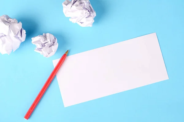 Lege Papier Met Verfrommeld Papier Ballen Lichte Blauwe Achtergrond Kopieer — Stockfoto