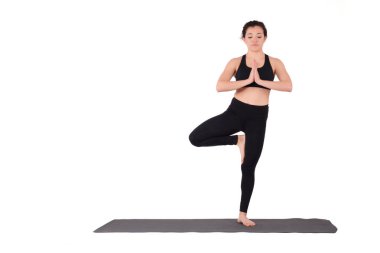 Genç latin kadın Yoga poz yapıyor. Spor fitness. İzole whie arka plan