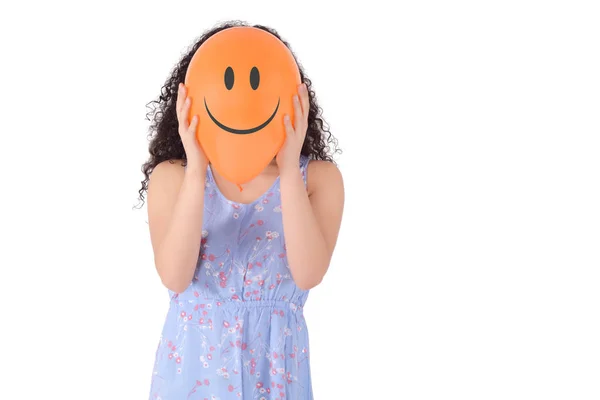 Uma Jovem Com Balão Cabeça Com Rosto Sorridente Fundo Branco — Fotografia de Stock