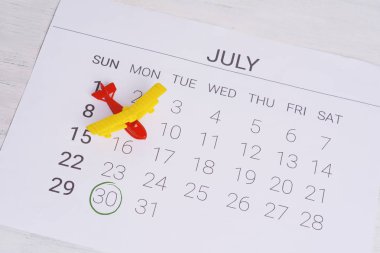 Yaz takvim programı, oyuncak uçak ile. Seyahat, turizm, tatil kavramı.