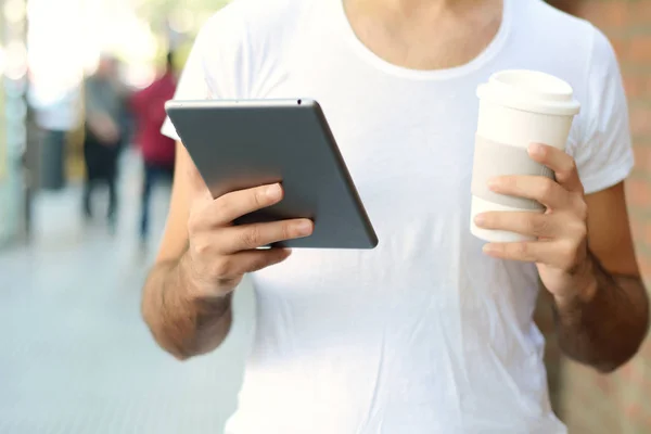 Young Latin Man Touching Tablet Street — Stock Photo, Image