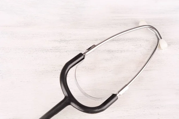 Pemandangan Puncak Stetoskop Dengan Latar Belakang Kayu Putih Konsep Kedokteran — Stok Foto