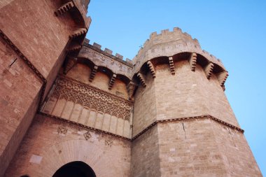 Serrano kuleleri (Torres de Serrano) Valencia, İspanya.