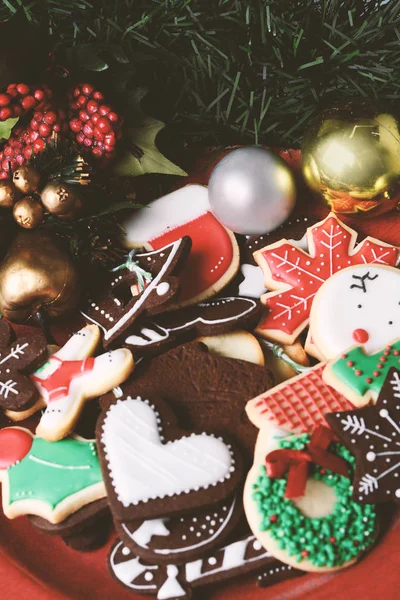 Vista Perto Biscoitos Natal Com Decoração Festiva Conceito Natal — Fotografia de Stock