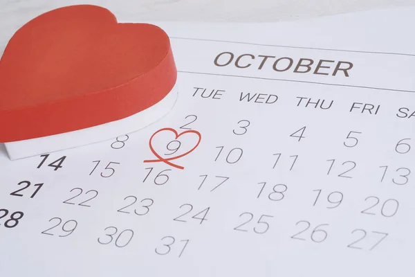 Kalender Met Geschenk Doos Hart Datum Liefde Concept — Stockfoto