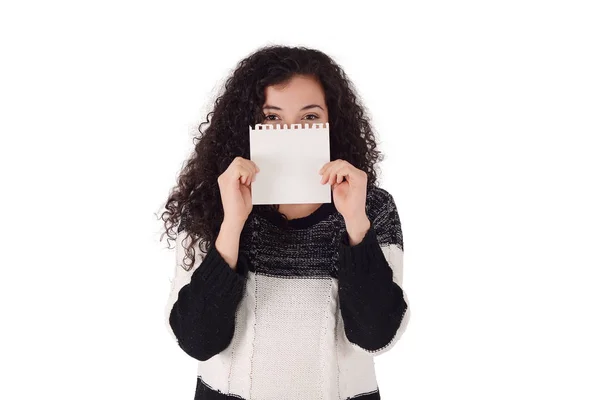Uma Jovem Latina Com Bilhete Branco Fundo Branco Isolado — Fotografia de Stock