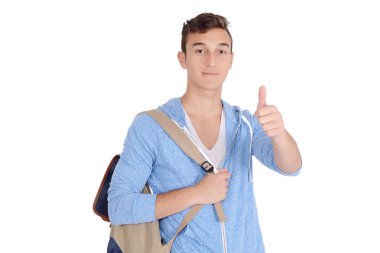 Başparmak yapıyor sırt çantası ile genç öğrenci portresi. Beyaz adam izole