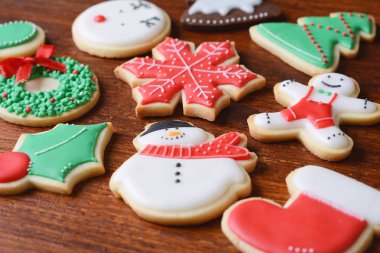 Renkli Noel kurabiyeleri görünümünü kapatın. Noel kavramı. 
