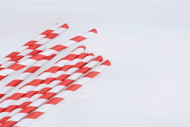 Kırmızı çubuk kopya alanı ile içme. Kutlama kavramı