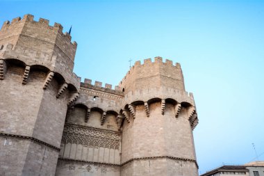 Serrano kuleleri (Torres de Serrano) Valencia, İspanya.