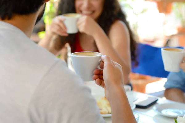 Grupp Vänner Möte Dricka Kaffe Och Njuta Tillsammans Ett Kafé — Stockfoto