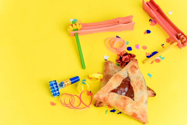 Vista Superior Fundo Purim Com Traje Festa Biscoitos Hamantaschen Conceito — Fotografia de Stock