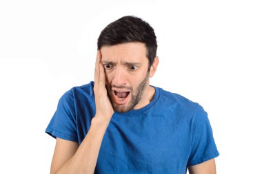 Genç adam bir şey mi arıyorsunuz şok portresi.