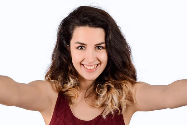 Jeune Belle Femme Prenant Selfie Dans Studio Fond Blanc Isolé — Photo