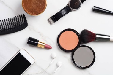 En iyi genç kadın kıyafeti ile görünümünü telafi etmek. Her gün için kadın temel uygulamaları.