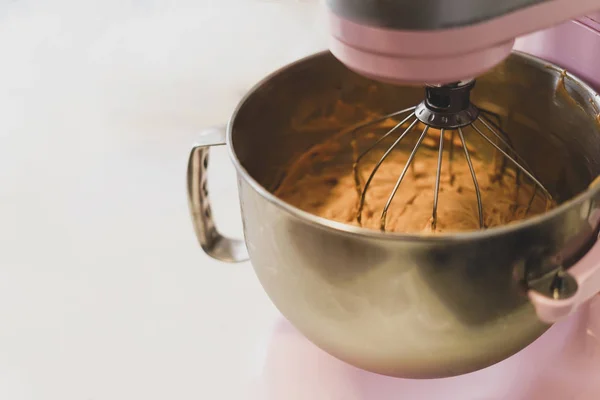 Close Pink Stand Mixer Mixing Something Konsep Memasak — Stok Foto