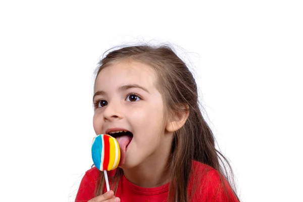 Klein meisje eet een lolly. — Stockfoto