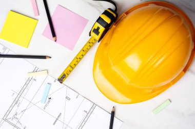 Planları, teyp ve kask ölçme.