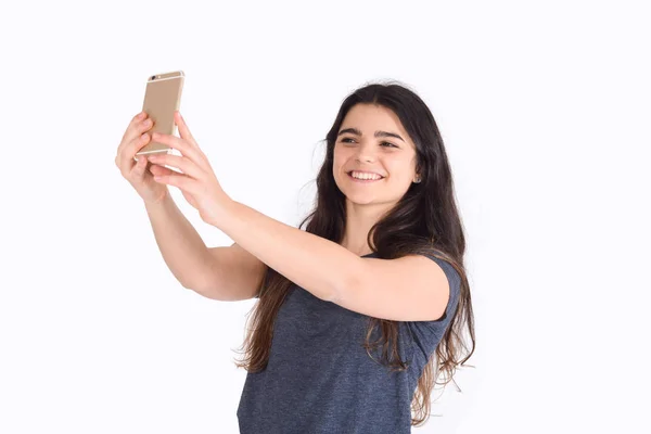 Mujer joven tomando selfie —  Fotos de Stock