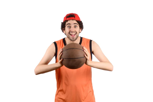 Jongeman met basketbal. — Stockfoto