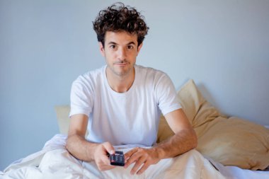 Eğleniyor adam oyun