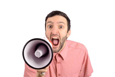 Genç adam bir megafon çığlık.